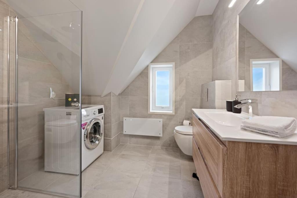 Unique And Spacious Close To Centre